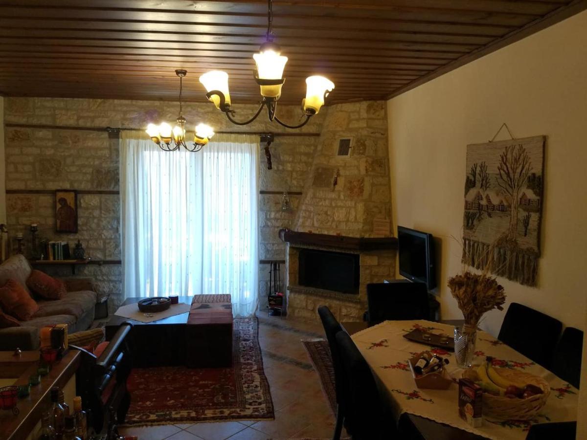 La Casa Di Pietra Villa Karpenisi ภายนอก รูปภาพ