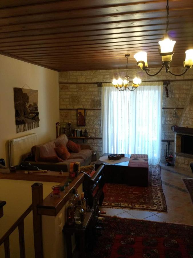 La Casa Di Pietra Villa Karpenisi ภายนอก รูปภาพ